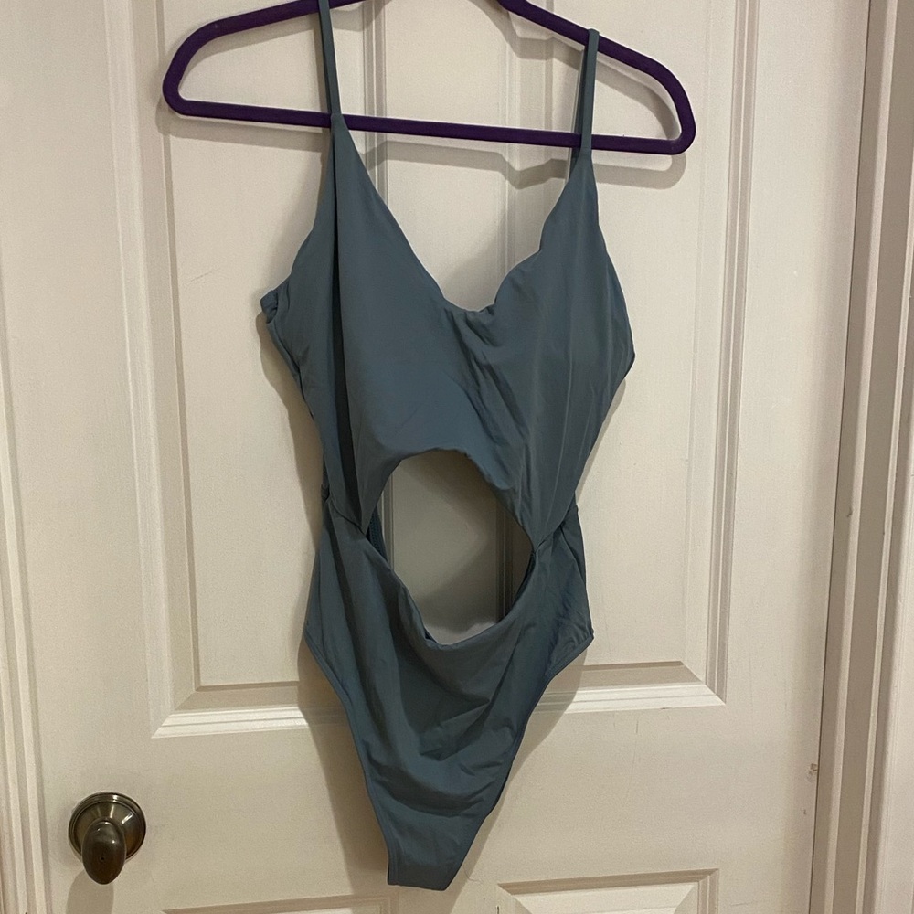 O’Neill Saltwater Key hole one piece swimsuit